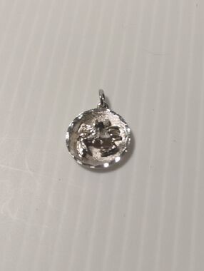 Zodiak Pendant Featuring Cancer The Crab